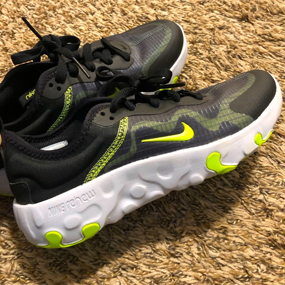 Nike Renew - Youth Sz 4.5 - EUC